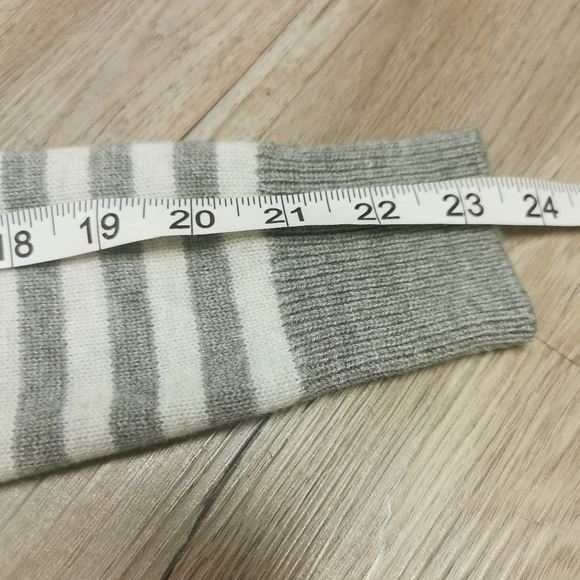 Nwot, Gap wool-blend sweater, just washed to sell - Picture 7 of 7